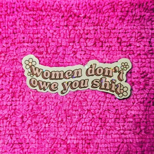 Sticker Women Don't Owe You | Verboden boeken, reproductieve rechten, sticker, voortgangssticker, sticker politiek activisme