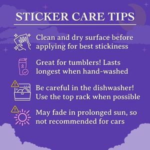 Puede incluir: Fondo morado con texto blanco que dice "Sticker Care Tips". Se enumeran cuatro consejos con iconos: Limpiar y secar la superficie antes de aplicar para una mejor adherencia, &iexcl;Ideal para vasos! Dura m&aacute;s tiempo cuando se lava a mano, &iexcl;Tenga cuidado con el lavavajillas! Use la rejilla superior siempre que sea posible, Puede desvanecerse al sol prolongado, por lo que no se recomienda para autom&oacute;viles.