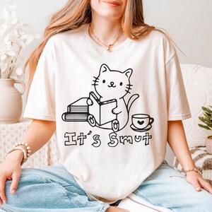 Es ist Smut Shirt | Lustiges Bücherwurm-Katzen-Grafik-T-Stück, würziges Romanze-Leser-Oberteil