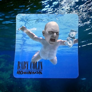 Naklejka winylowa „Co robimy w ukryciu” – Colin Robinson – Baby Colin Robinson 3 x 3 cale Naklejka wodoodporna