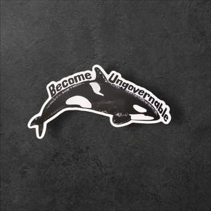 Adesivo Orca Diventa Ingovernabile, Adesivo Orca Assassina, Adesivo Anarchico, Adesivo Divertente, Adesivi Animali Divertenti, Adesivo Meme Idea Regalo 3X3"