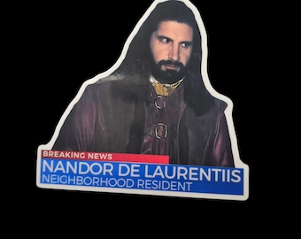 Adesivo in vinile What We Do in the Shadows - Nandor - Nandor De Laurentiis 3x3 in adesivo resistente all'acqua