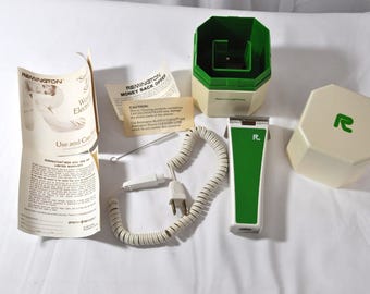 Vintage Lady Remington Electric Razor Model 6M2L-1 with Case