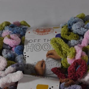 Lion Brand Off The Hook-garen: superpluche chenille-lusgaren