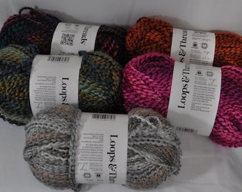 Loops & Threads Textured Twist Yarn: Bulky Acrylic Blend (184 yds)