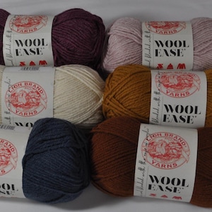 Lion Brand Wollgarn Wt 4 197 m von Arrowwood Umber Denim Fischer Blush Heather oder Dark Rose Heather Wollmischung häkeln stricken Handwerk Yarn