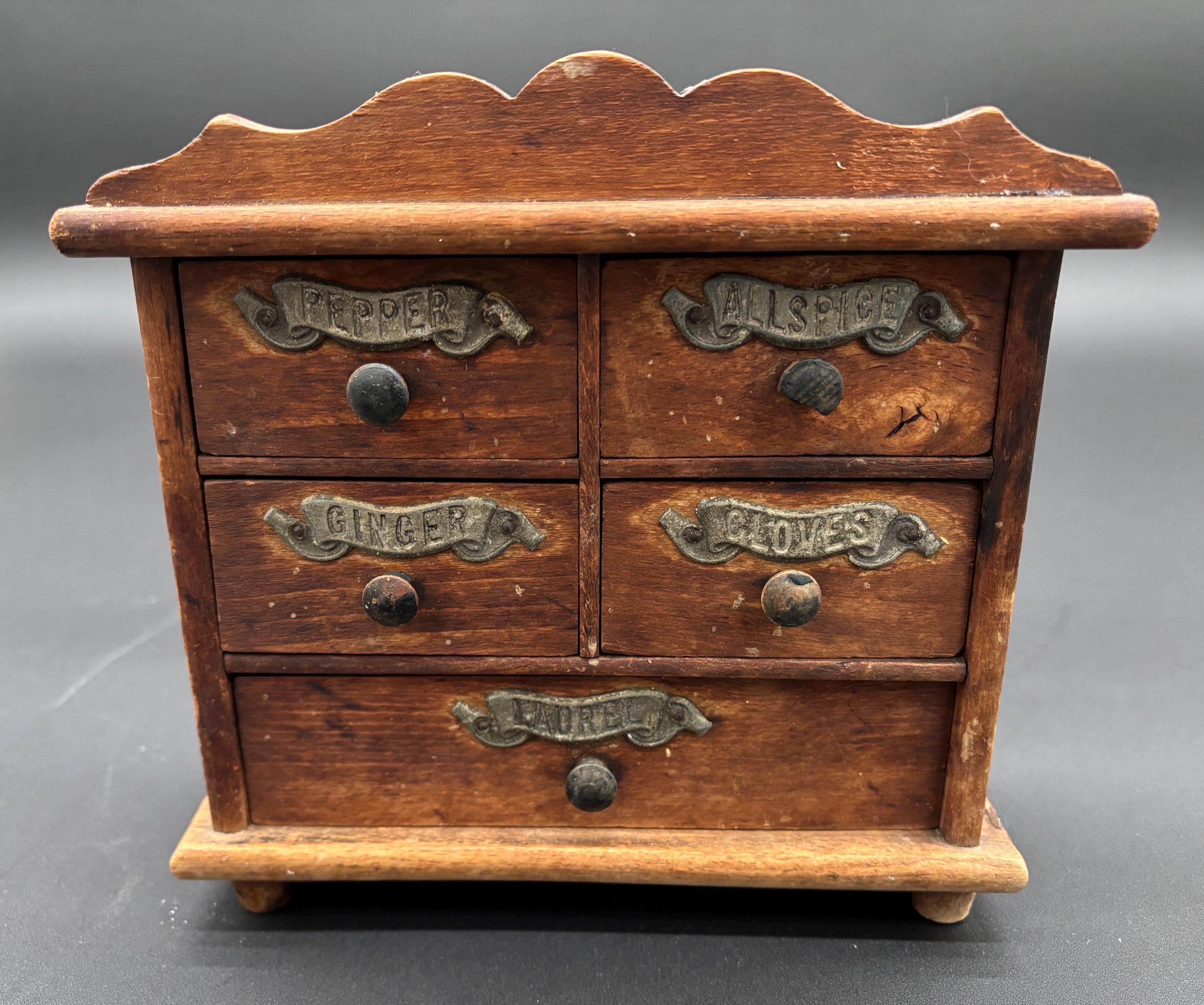 1880 年代のアンティーク英国製スパイス ボックス (かわいらしい小