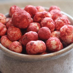Strawberry Puffed Lotus Seeds Hermit Crab Treat