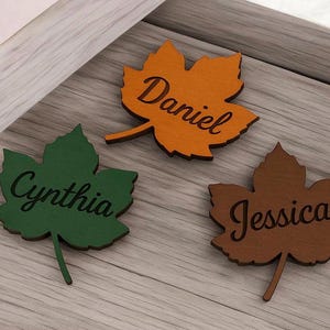 Personalisierte Holzblatt Tischkarte: Gravur Thanksgiving Tischdekoration