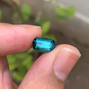 Natürlicher super leuchtender Tintenblauer Turmalin Edelstein für die Ringherstellung, Fancy Cut Turmalin für Schmuck aus Afghanistan 2.60 Carts