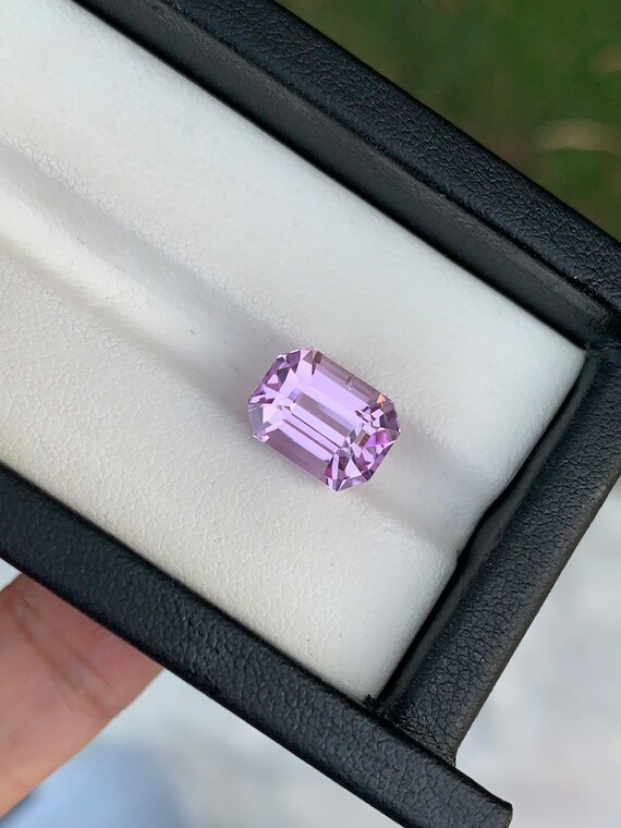 Kunzite Rose Naturelle Du Brésil 15,11 Carats - Taille Poire, Sans Inclusion Visible