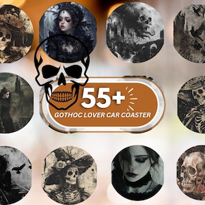 Puede incluir: Una colección de posavasos redondos para coche con ilustraciones de temática gótica. Los posavasos presentan imágenes de calaveras, figuras góticas y escenas oscuras y atmosféricas. El texto "55+ GOTHIC LOVER CAR COASTER" se muestra en un óvalo marrón.