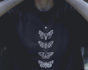 Pastell Goth Motte T Shirt: Dunkel Academia Cottagecore Kleidung Goblincore Tshirt Botanische Kunst Dunkel Academia Fairycore Shirt Grunge Kleidung