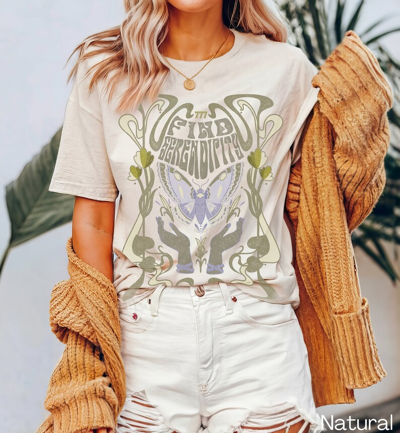 Unisex Boho Schmetterling Shirt Vintage Tee Boho Floral Tshirt Boho Blumen Shirt Natur Liebhaber Geschenk Jugendstil Art Deco Shirt 70er Jahre Witchy Shirt Bild 2