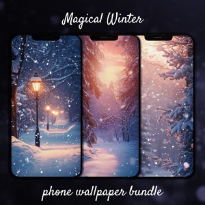 Puede incluir: Tres pantallas de teléfono que muestran fondos de pantalla de paisajes invernales. Los fondos de pantalla presentan escenas nevadas con árboles, un camino y un brillo cálido. Se muestra el texto "Magical Winter" y "phone wallpaper bundle".