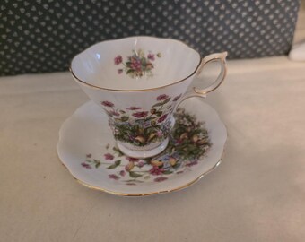 Taza y platillo de porcelana fina Royal Albert Sunnyside Michele con borde dorado y diseño floral.