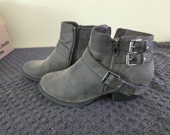 Sonoma Goods For Life Gray Ankle Boots Women’s 8 Wide Side Zip Buckle Booties