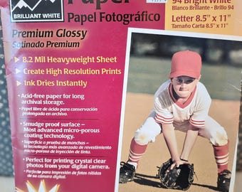 Papel fotográfico brillante premium White Cap de 8.5 x 11 pulgadas para impresoras de inyección de tinta, 15 hojas.