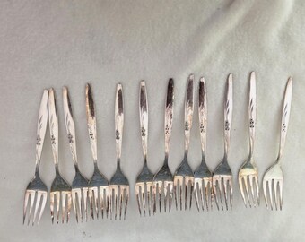 Juego de 4 tenedores de mesa Oneida Gentle Rose Silverplate, 18,7 cm (7 3/8"). Producto descatalogado desde 1960.