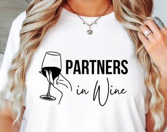 DE - Partners in Wine Wein Tshirt Geschenk für Weinliebhaber Geschenk Wein Wein Shirt