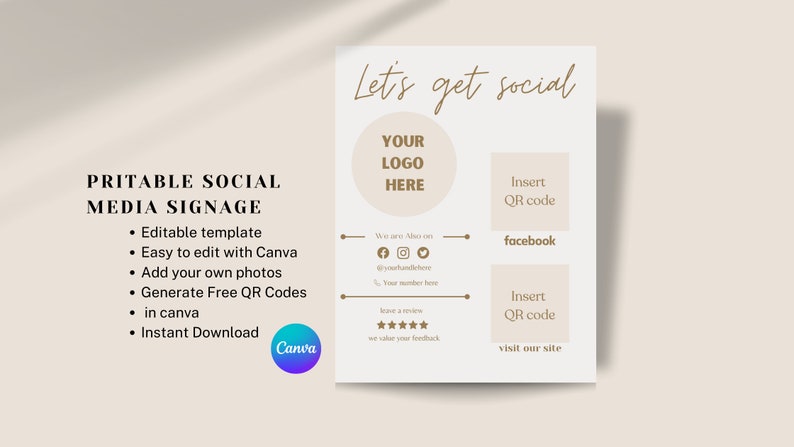 Pu&ograve; includere: Modello di segnaletica per social media stampabile con sfondo beige e testo dorato. Il modello include spazio per un logo, icone di social media, codici QR e un indirizzo del sito web. Il testo "Let's get social" &egrave; in cima al modello.