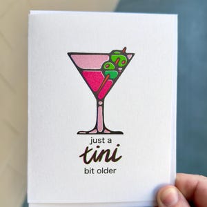 Biglietto d'auguri Dirty 30 Martini per il compleanno - "Solo un po' più vecchio" - Biglietto di compleanno divertente - Biglietto fatto a mano a tema cocktail - Interno vuoto