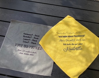 Bedruckte Mikrofaser  Putzlappen,  Abwaschlappen, Reinigungstuch in verschiedenen Farben und verschieden Sprüche Texten, ca 30 × 30 cm.