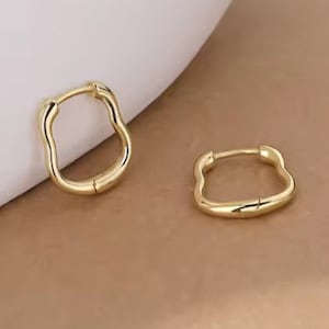 Gold Curvy Huggie Earrings, Gold Huggie Earrings, Gold Huggies, Gold Hoop Earrings, Geometrical Huggie Earrings, Huggie Earrings Gold.