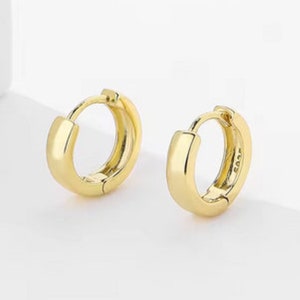 Gold Huggie Earrings, Gold Hoop Earrings, Gold Hoop Huggies, Gold Huggies, Minimalist Earrings, Trendy Earrings, Gold Earrings, Huggies.