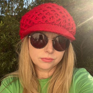 Vintage red crochet Newsboy hat slouchy beanie peaked cap