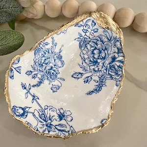 Blue Floral Oyster Ring Dish, French Toile, Gift for Bride, Bridesmaid, Party and Wedding Favor, Engagement Gift, Personalized