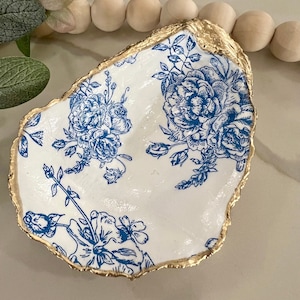 Blue Floral Oyster Ring Dish, Trinket Dish, French Toile, Gift for the Bride, Bridesmaid Gift, Mother’s Day Gift, Party Favor, Wedding Favor