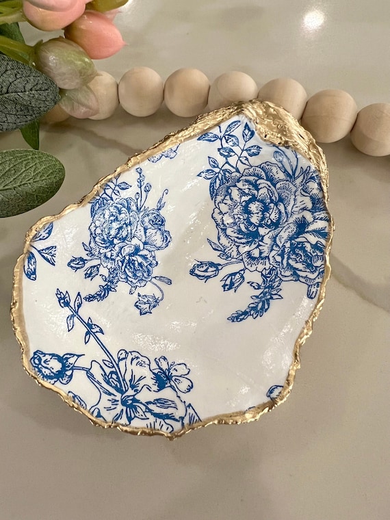 Blue Floral Oyster Ring Dish, French Toile, Gift for Bride, Bridesmaid, Party and Wedding Favor, Engagement Gift, Personalized
