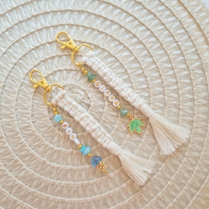Handgemachter Macramé Schlüsselanhänger mit Ahornblatt- Qualle-Anhänger – Perfekt für Taschen, Rucksäcke und Schlüssel – Boho Deko