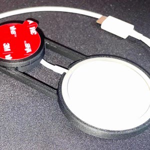 Peeky MagSafe Mount