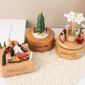 Caja de música de madera grabada personalizada, caja de música con nombre de niña para el primer cumpleaños, cajas musicales para niños, regalo de recuerdo para bebé recién nacido, regalo musical