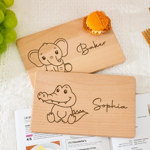 Personalisierte Kinder Frühstücksbrett, Frühstücksbrett aus Holz mit Namen, niedliches Tier Frühstücksbrett, Geburtstagsgeschenk für Kinder, Weihnachtsgeschenk