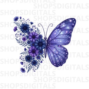 Op de afbeelding: Digitale illustratie van een vlinder. E&eacute;n vleugel heeft een melkwegpatroon, de andere bestaat uit blauwe en paarse bloemen. De vlinder staat op een witte achtergrond, met de tekst "SHOPSDIGITALS" herhaald.
