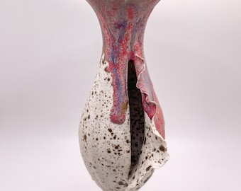 Handcrafted Porcelain Vase: Radiant Mini Burst Ceramic Vessel