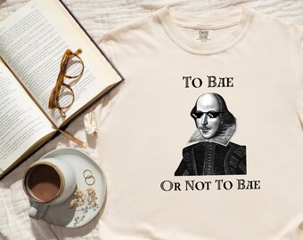 Shakespeare Pun Shirt - To Bae or Not to Bae - Funny English Teacher Gift - Literary Quote Tee - Book Lover T-Shirt