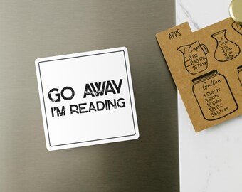 Imán "Vete, estoy leyendo" - Imán divertido para amantes de los libros - Decoración de escritorio para lectores y bibliotecarios