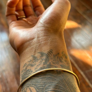 Jaanu - solid 14k gold bangle