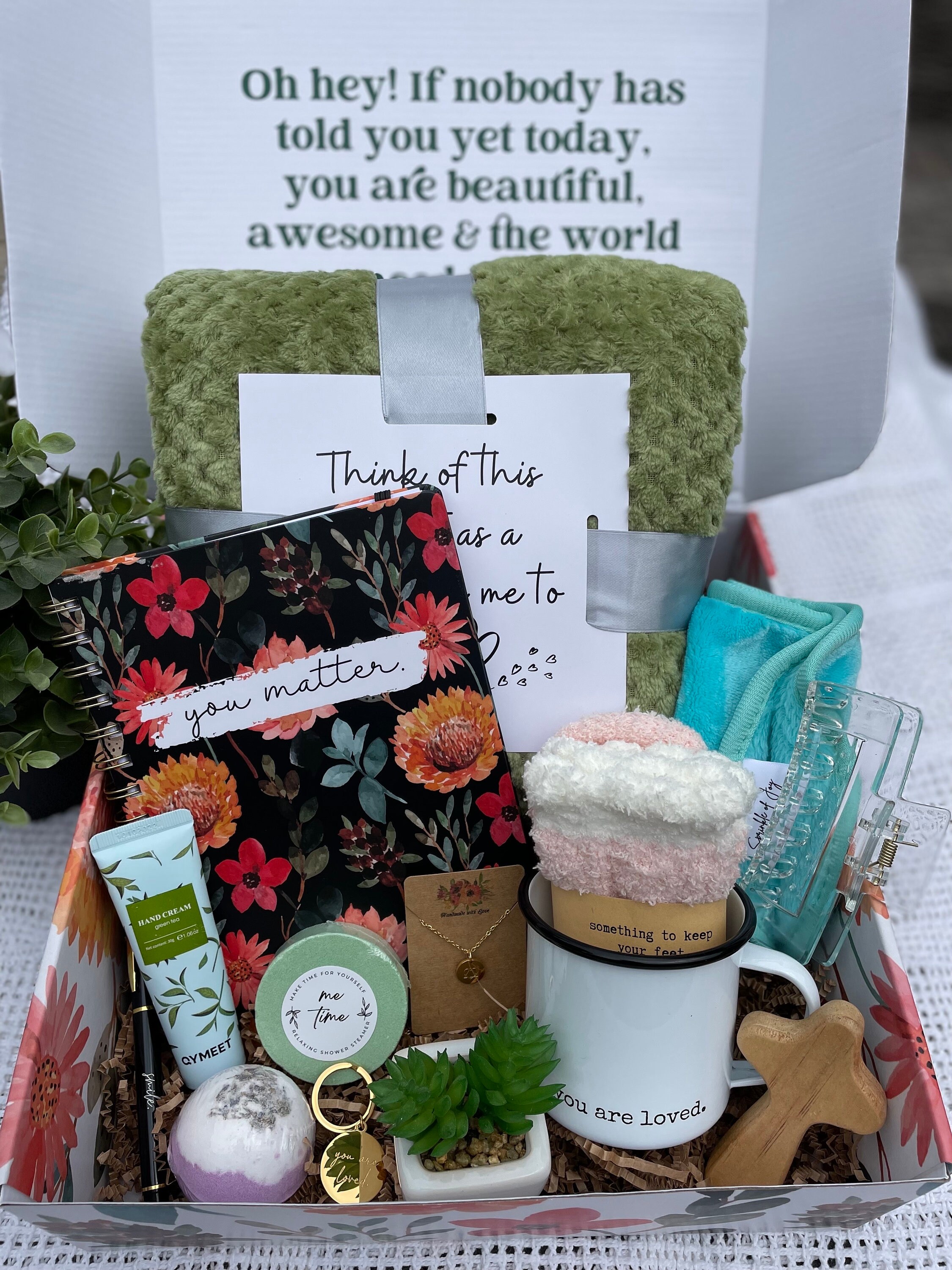 LaurGifts Birthday Gift for Mom, New Mom Gift for Women - Dutch Flower  Fields Inspired Home Spa for Women - Bulk Mother's Day Gift Set Self Care  Gift Basket for… in 2023