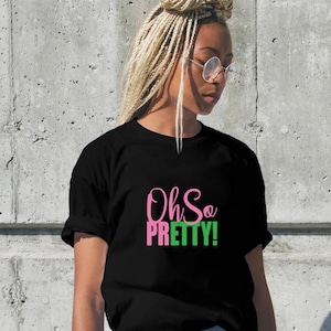 Oh so hübsches T-Shirt - AKA Sorority Tee, rosa und grünes Kleid, griechisches Leben Shirt