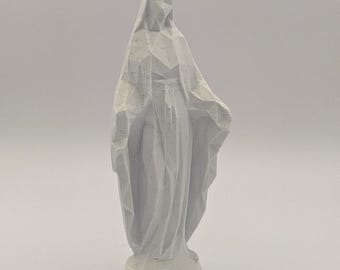 Low-Poly Jungfrau Maria