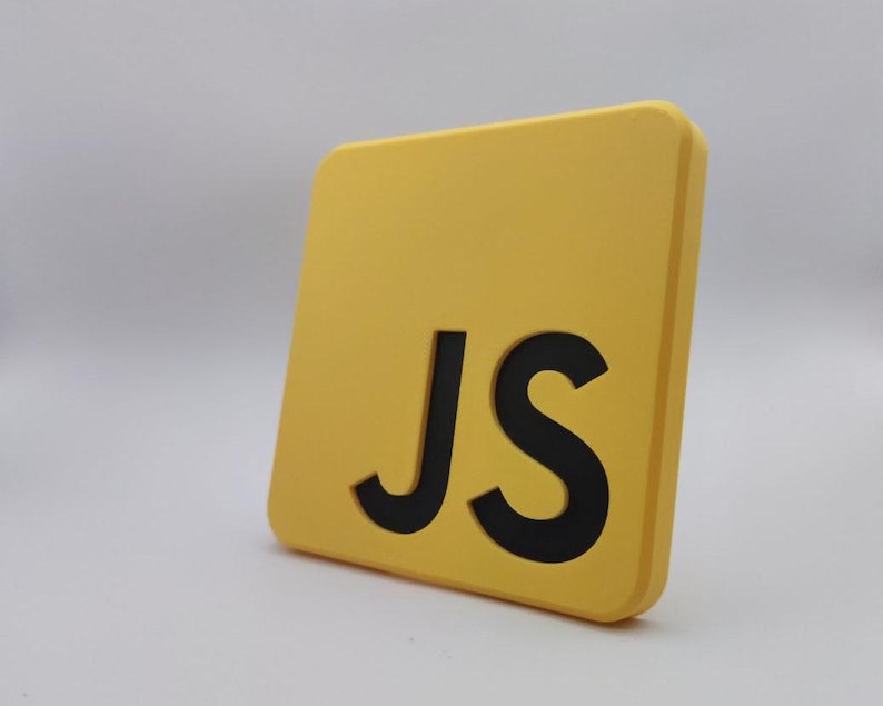 Pode incluir: Um objeto amarelo, de forma quadrada com cantos arredondados. As letras "JS" est&atilde;o recortadas em preto. O objeto est&aacute; ligeiramente inclinado, mostrando sua espessura e o contraste entre o amarelo e o preto.