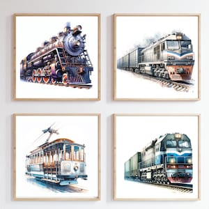 Op de afbeelding: Vier ingelijste aquarellen van verschillende treinen. De afbeelding linksboven toont een vintage stoomlocomotief met zwarte en rode details. De afbeelding rechtsboven toont een moderne diesellocomotief met blauwe, witte en rode details. De afbeelding linksonder toont een vintage tram met bruine en witte details. De afbeelding rechtsonder toont een moderne diesellocomotief met blauwe, witte en rode details.