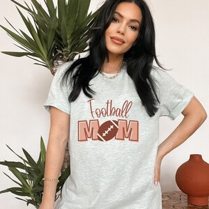Camiseta de mamá de fútbol, camisa de mamá de fútbol, camisa de fútbol para mujeres, camisa de mamá deportiva, regalo del día de las madres, camisa de fútbol familiar, camisa de vida de mamá