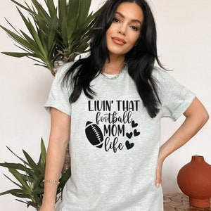 Camisa de mamá de fútbol, camisa de vida de mamá de fútbol, camisa de mamá de fútbol, camisa de fútbol de nombre y número, amante del fútbol, camisa de mamá deportiva, fútbol