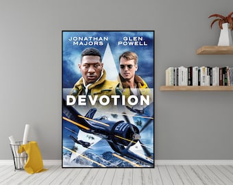 Poster del film Devotion - Arte da parete su tela di alta qualità - Decorazione della stanza - Poster Devotion (2022).